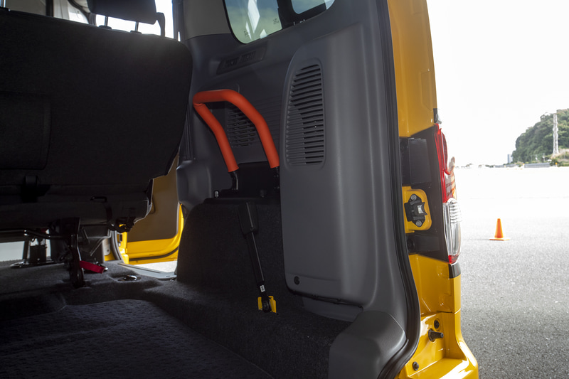 リアに車内空気を外部へ排出するファンが装備されているが、陰圧仕様というわけではない。あくまでも換気用