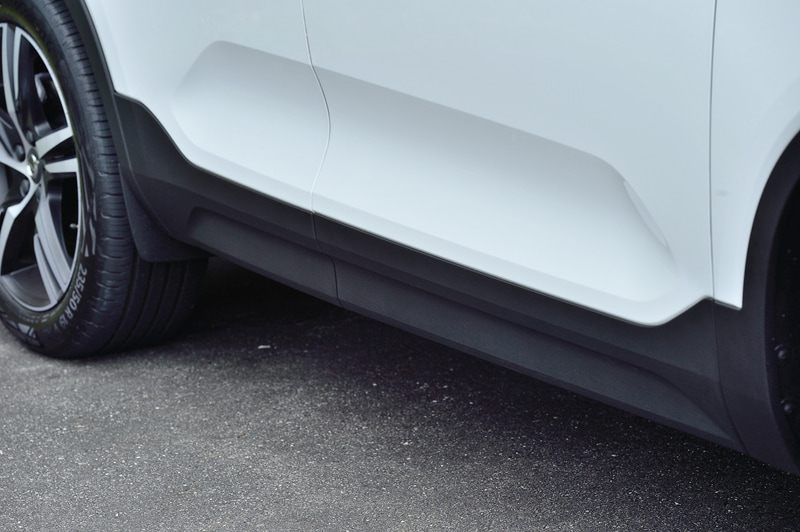 XC40 B5 AWD R-DESIGNのボディサイズは4425×1875×1660mm（全長×全幅×全高）、ホイールベースは2700mm、トレッド幅は前輪が1600mm、後輪が1625mmとなっている