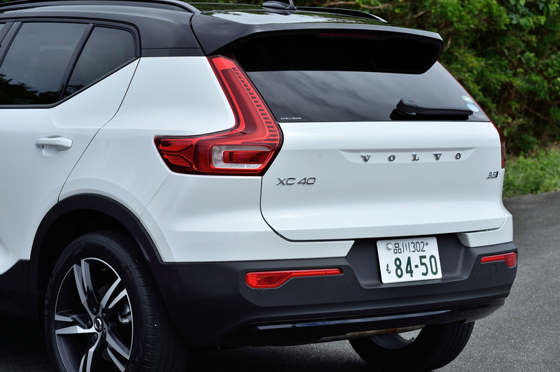 XC40 B5 AWD R-DESIGNのボディサイズは4425×1875×1660mm（全長×全幅×全高）、ホイールベースは2700mm、トレッド幅は前輪が1600mm、後輪が1625mmとなっている