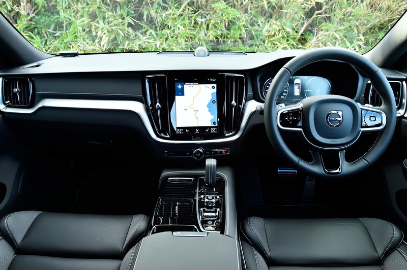 V60 ポールスター エンジニアードのインパネ