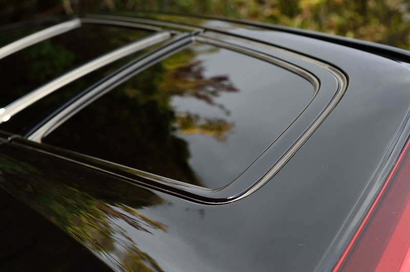 通常モデルではシルバーとなるウィンドウモールはブラックに変更