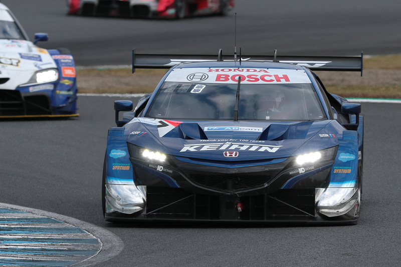 5位に入った17号車 KEIHIN NSX-GT（塚越広大/ベルトラン・バゲット組、BS）。17号車はシリーズランキングトップに立った