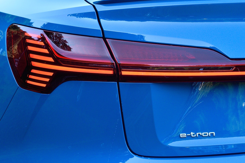 テールランプの造形は空力を考慮したデザインを採用