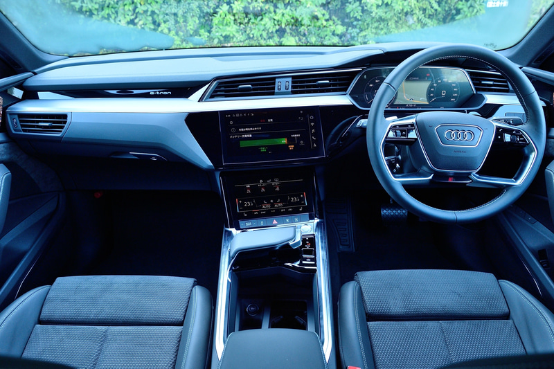 e-tron スポーツバックのインパネ