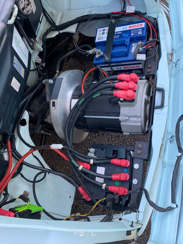 リアエンドには2気筒エンジンの代わりに13kWのモーター