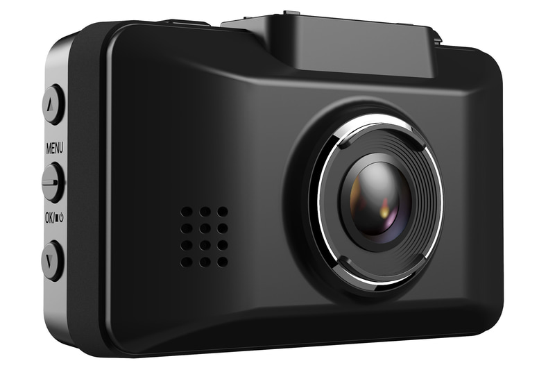 ドコモの4G（LTE）通信が可能なeSIMを内蔵し、400万画素CMOSセンサーと、水平145度の広角レンズを搭載。フルハイビジョン録画を可能とするスタンドアローンタイプのドライブレコーダー