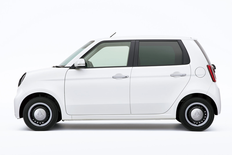 ボディサイズは3395×1475×1545mm（全長×全幅×全高）、4WDは全高1570mm。ホイールベースは2520mm。エンジンは直列3気筒660ccでターボ付きとなしがある。ターボ付きは最高出力47Kw（64PS）/6000rpm、最大トルク104Nm、ターボなしが最高出力43Kw（58PS）/6000rpm、最大トルク65Nm