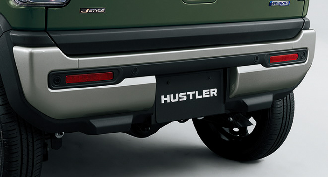 リアバンパーガーニッシュ（スチールシルバーメタリック）