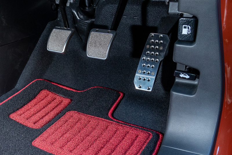 そこでクラッチに繋いだときの衝撃を緩和するピークトルクリミッターを装備