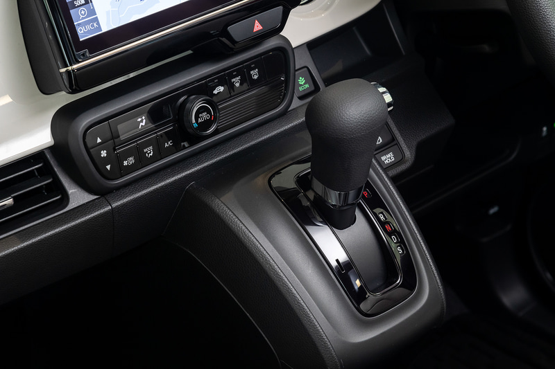 プラズマクラスター技術搭載フルオートエアコンは全車標準