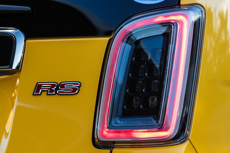 リアコンビランプの点灯パターン。オリジナル以外は周囲のレンズがクリアタイプになる