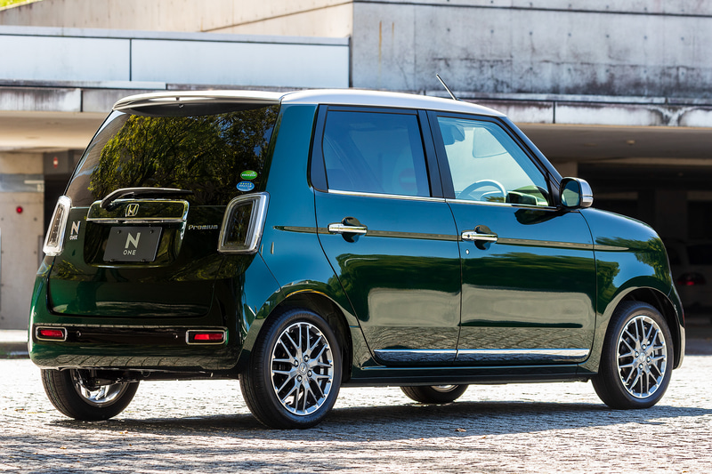 撮影車両のボディカラーはブリティッシュグリーン・パール＆シルバー