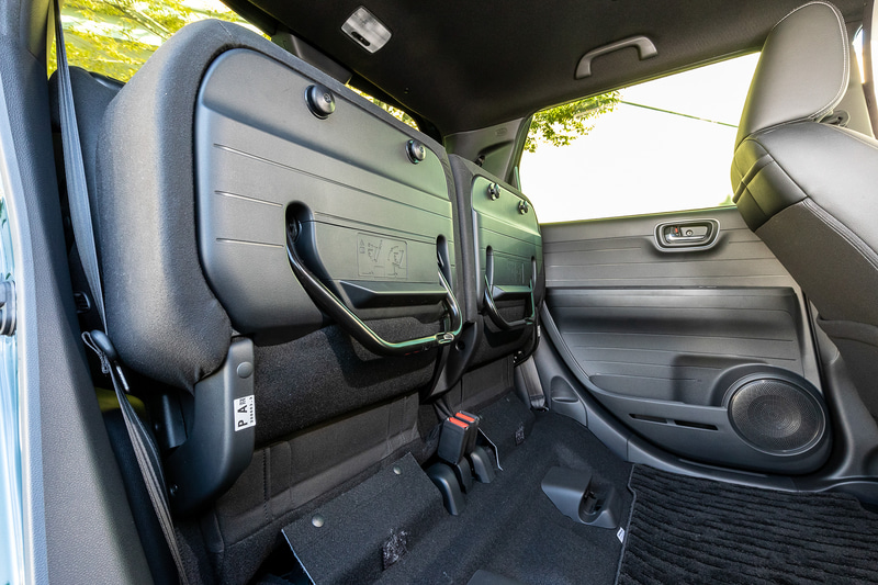 座面のチップアップにも対応しているため大きな荷物をリアシートに積み込むことができる