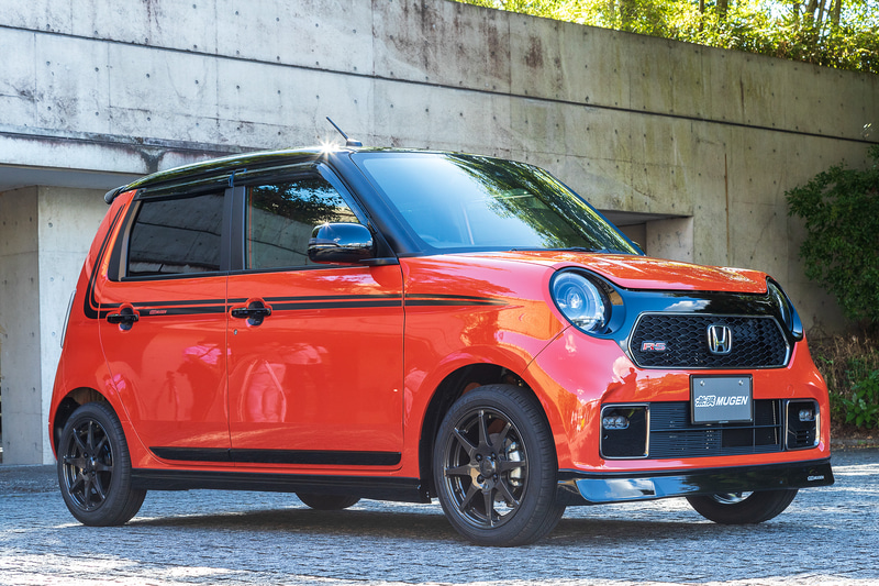 エアロダイナミクス系はフロントアンダースポイラー、サイドスポイラー、ガーニーフラップ、エキゾーストガーニッシュを用意