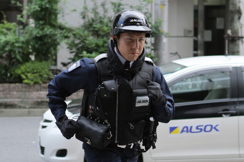 ALSOKとの連携や、運転診断レポートなども提供。走行データをもとに算出される「運転特性スコア」により、保険料の割り引きも