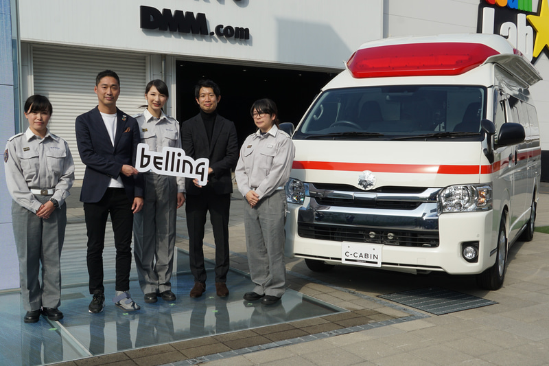 写真左から、柏市消防本部の中村氏、合同会社DMM.com 最高執行責任者 村中悠介氏、柏市消防本部の内倉氏、株式会社ベルリング代表取締役CEOの飯野塁氏、流山市消防本部の佐々木氏