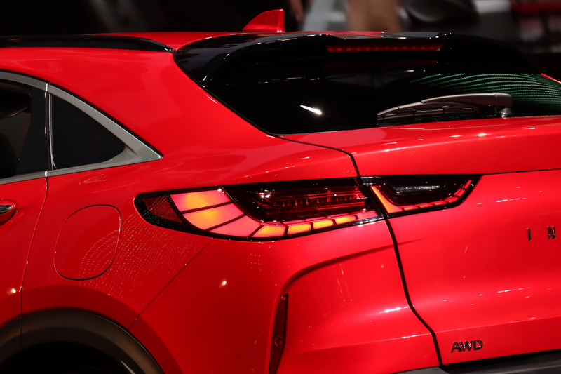 45個のLEDを使う「デジタルピアノキー」と呼ばれるリアコンビネーションランプ。リアフェンダーまで連続するデザインキーとなっている