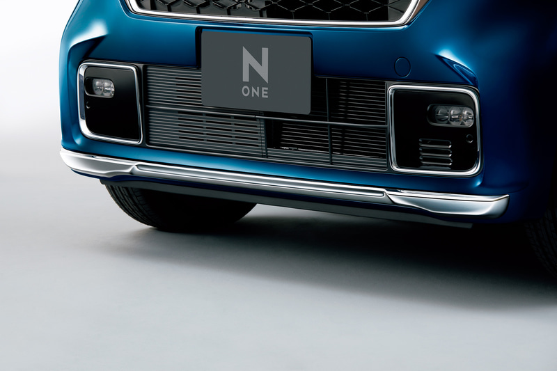 フロントロアーガーニッシュ クロームメッキ調 3万3000円