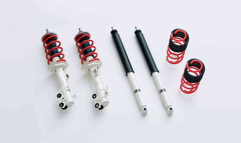 サスペンション RS用 1台分セット 9万9000円（2021年1月上旬発売予定）。装着した場合、最低地上高が標準設定より6速MT車は約10mm、CVT車は約15mm下がる