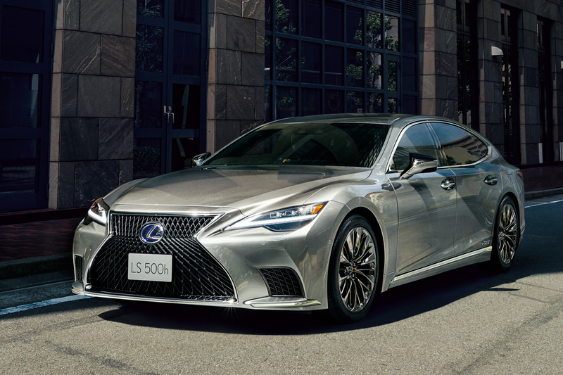 LS500h“EXECUTIVE”（銀影ラスター）＜オプション装着車＞