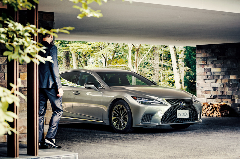 LS500h“EXECUTIVE”（銀影ラスター）＜オプション装着車＞