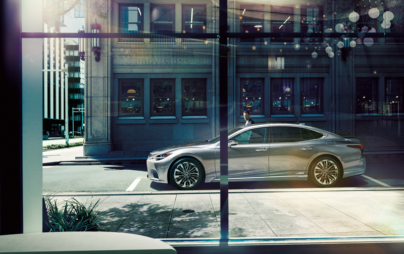 LS500h“EXECUTIVE”（銀影ラスター）＜オプション装着車＞