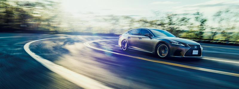 LS500h“version L”（マンガンラスター）＜オプション装着車＞