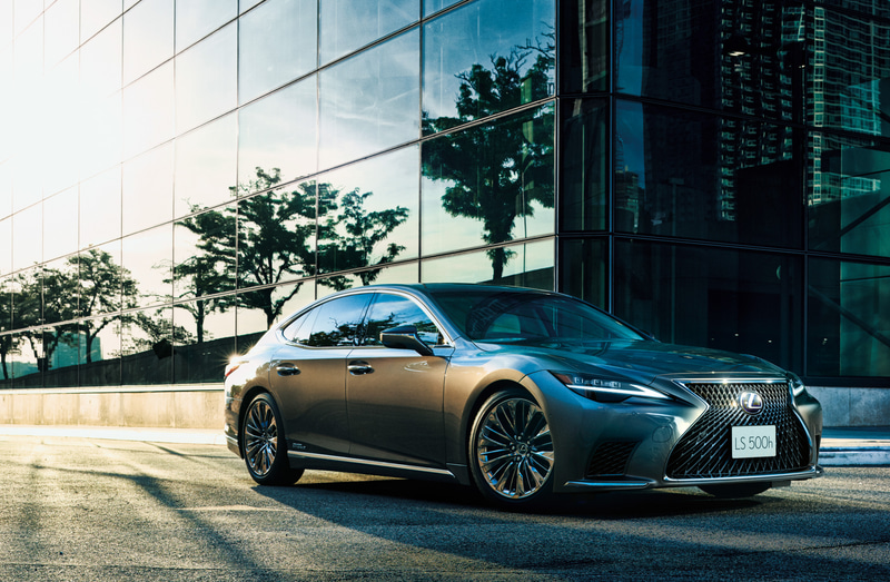 LS500h“version L”（マンガンラスター）＜オプション装着車＞