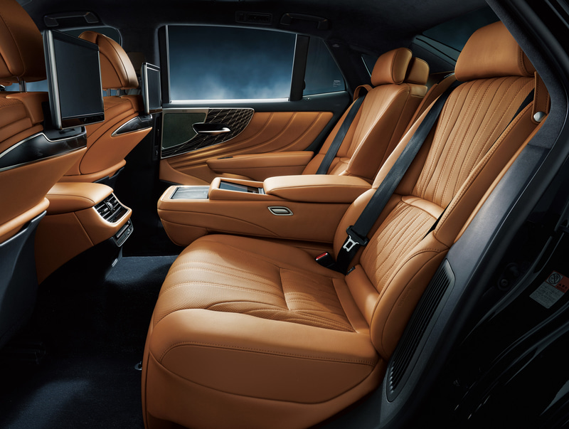 LS500h“EXECUTIVE”（インテリアカラー：オーカー）＜オプション装着車＞