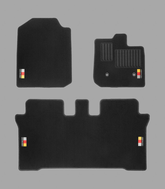 スポーツマット 6速MT車用ブラック　2万2000円