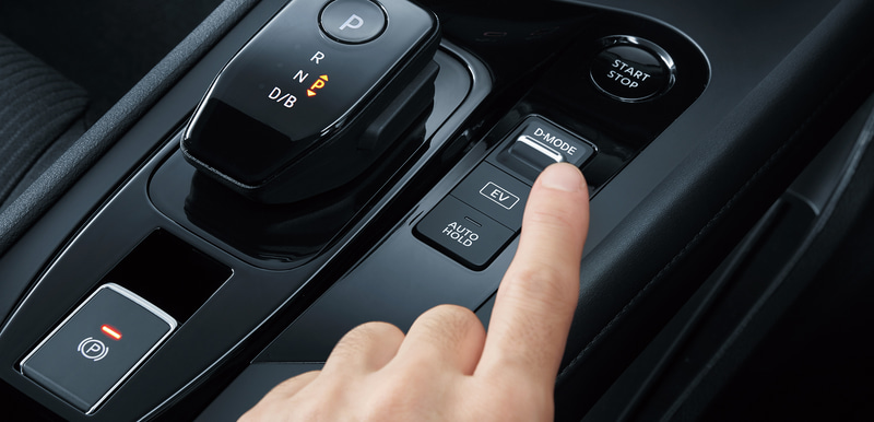 ドライブモードは「SPORT」「ECO」「NORMAL」の3種類で、EVスイッチも用意。シフトデバイスはコンパクトなものに新調