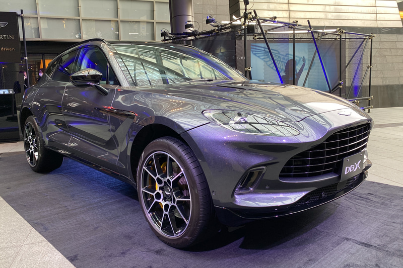 アストンマーティン初のSUVモデル「DBX」