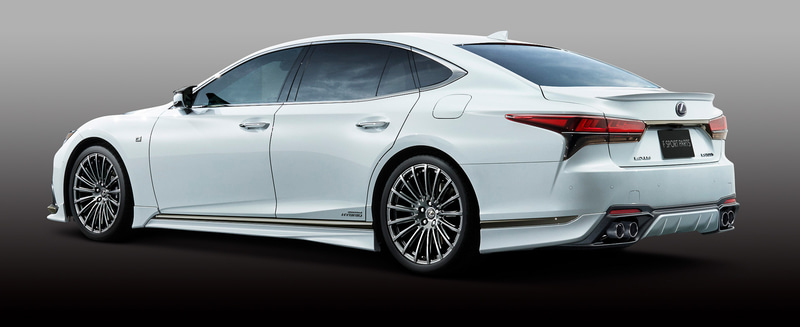 エアロダイナミクスパッケージは5点セット塗装済で78万6000円（税別）