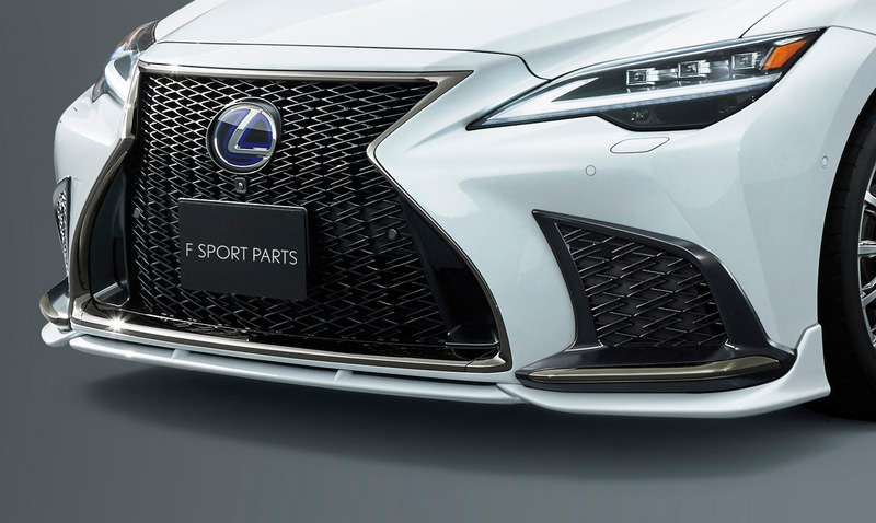 軽快さを感じさせつつも繋がりを重視したデザインのフロントスポイラーは塗装済で14万円（税別）