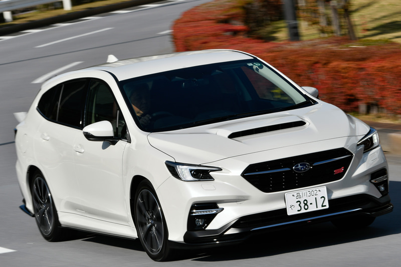 新型「レヴォーグ」で一般道や高速道を走行。「アイサイトX」の性能も体感した