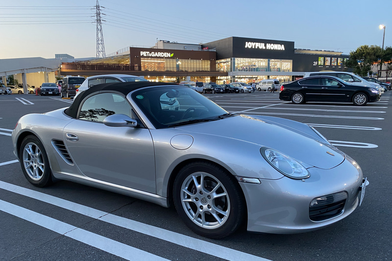 ボクスターは車検が残っていた車両を購入したので、つい先日、車検を済ませました。バッテリー交換などを含めて約17万円なり