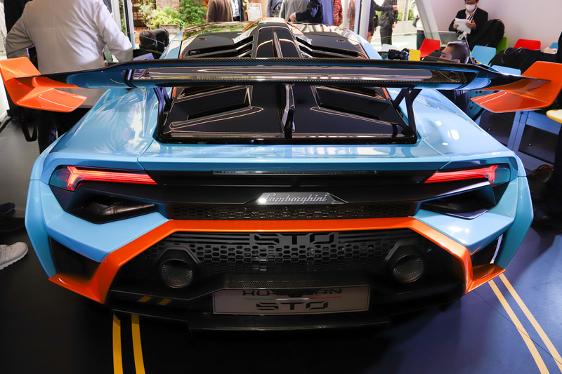 ボディサイズは4549×1945×1220mm（全長×全幅×全高）、ホイールベースは2620mm