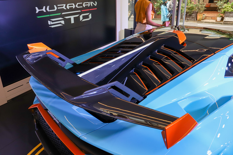 エンジンボンネット