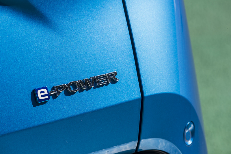 バックドアにはe-Powerのバッヂ。新型は全グレードに付く