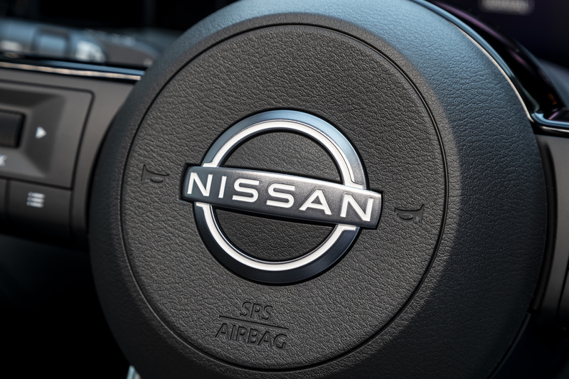 スポーク部のスイッチ類とこちらも新しくなったブランドロゴ