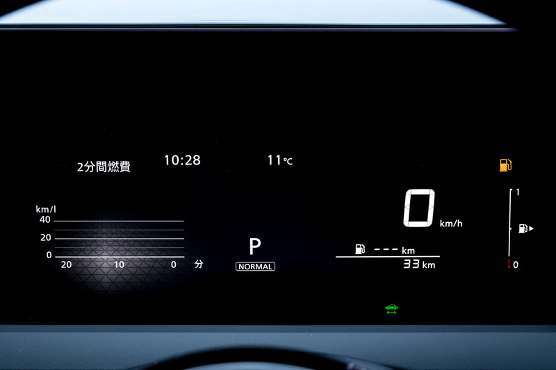 メーターパネルは左側に7インチ液晶、右側に5インチセグメントを配置。見やすさと多彩な表示を実現