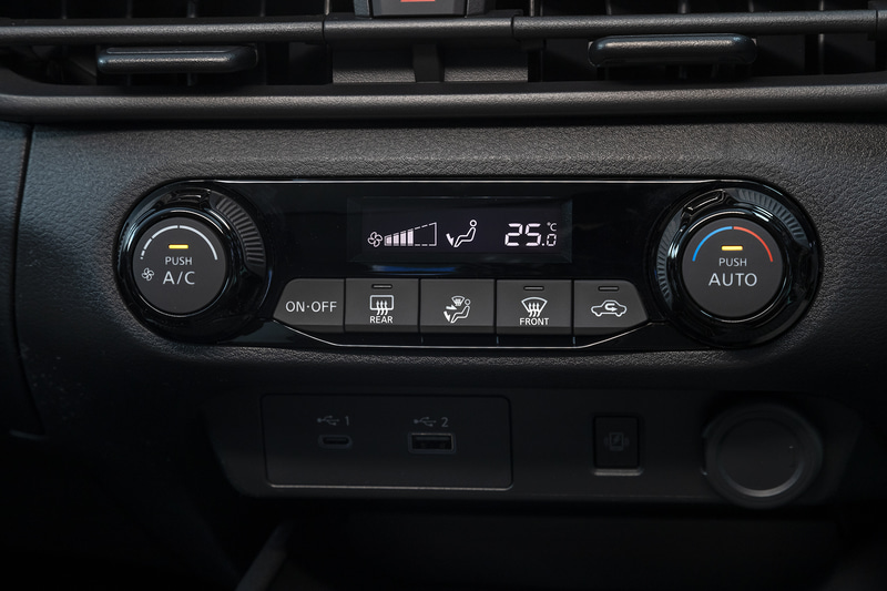 オートエアコンは全車標準装備
