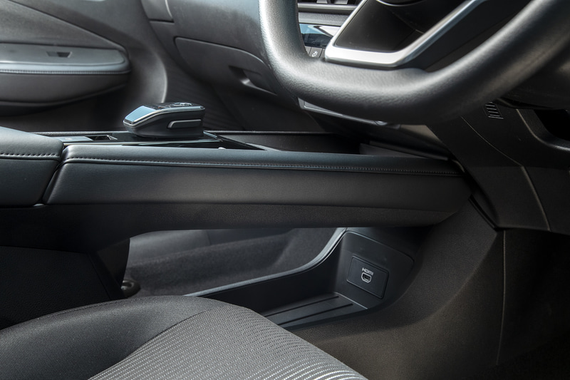 センターコンソールはフローティングタイプ