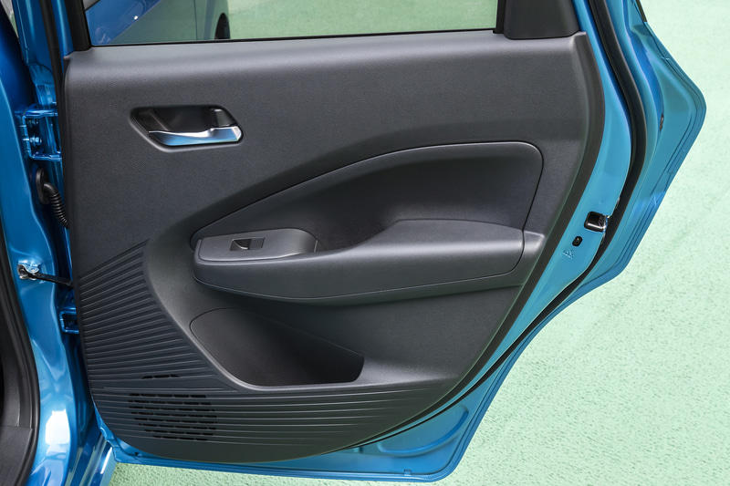 リアドアのドアトリム