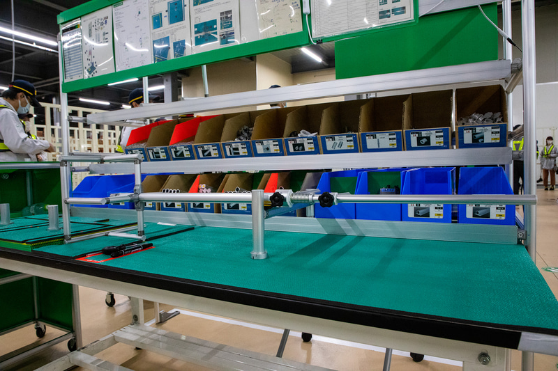 縦横どの向きでも作業しやすい姿勢が取れるよう、治具を作ってあった