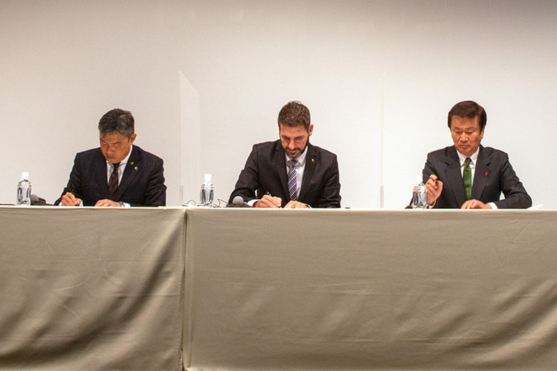 ポルシェジャパン、千葉県、木更津市はポルシェ・エクスペリエンスセンター東京の開設を機会に産業及び観光振興、環境保全、災害時などの地域課題の締結に向けた支援活動協力を行なうこととした