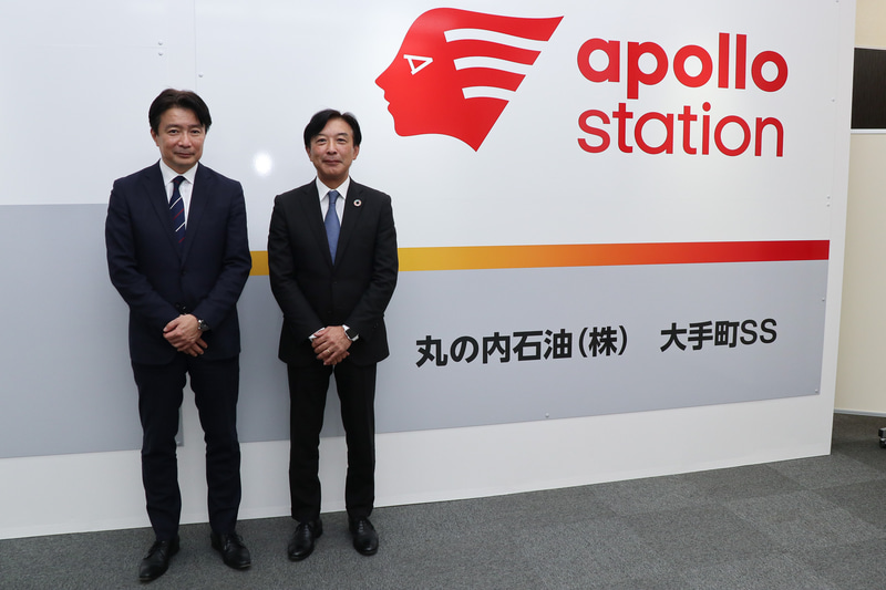 記者発表会で登壇した出光興産株式会社 リテールマーケティング部長 大石朗氏（左）、出光興産株式会社 上席執行役員 販売統括 森下健一氏（右）