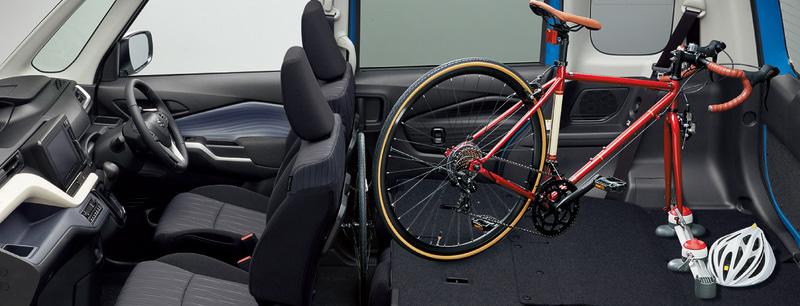 前席シートを倒してフラット化が可能。シートアレンジも多彩