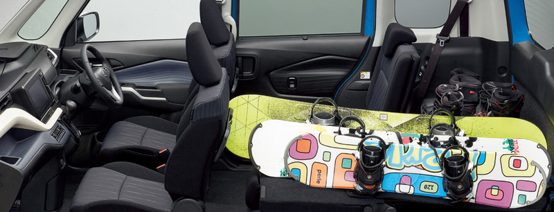 前席シートを倒してフラット化が可能。シートアレンジも多彩