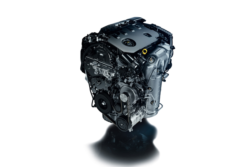 最高出力96kW（130PS）/3750rpm、最大トルク300Nm/1750rpmを発生する直列4気筒DOHC 1.5リッターディーゼルターボ「DV5」エンジンを搭載。トランスミッションに8速ATを組み合わせる